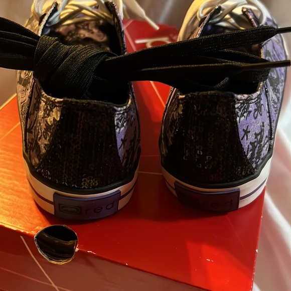 NWT red by Marc echo tennis shoes. Size 9. - Picture 11 of 11